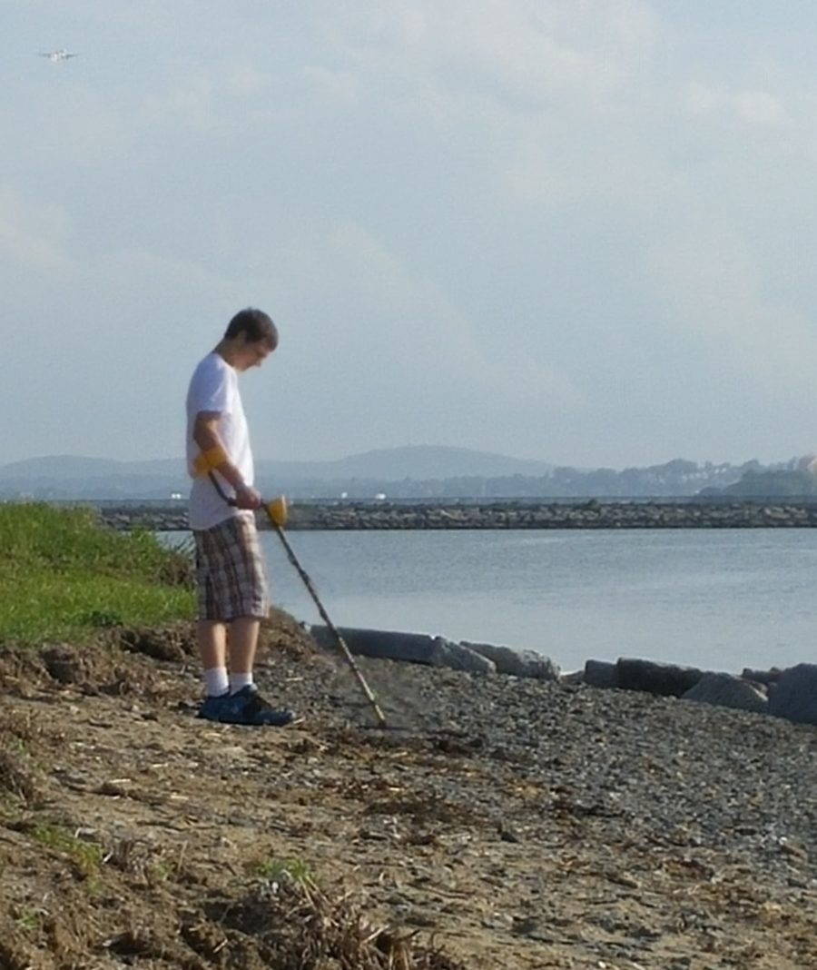 Young Treasure Hunter Finds 18K Gold Ring - Amazing Story