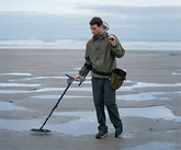 Minelab Vanquish on the beach
