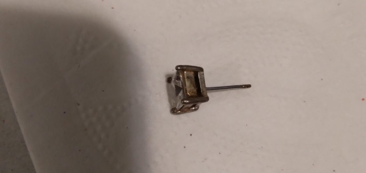 Beach Metal Detecting Success: Diamond Earring Found