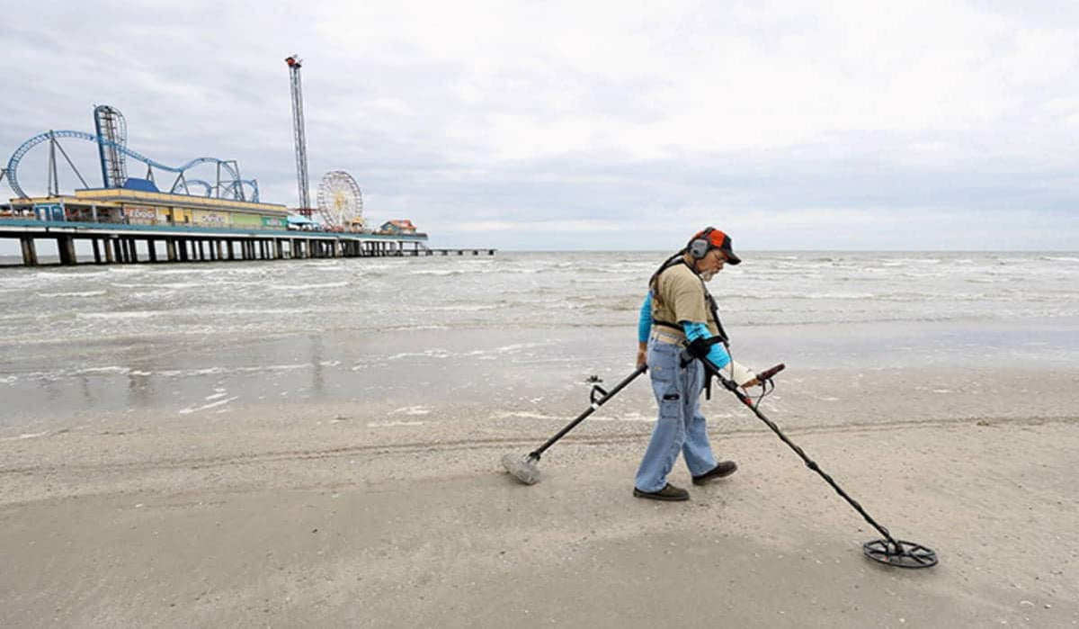 metal detector finds beach