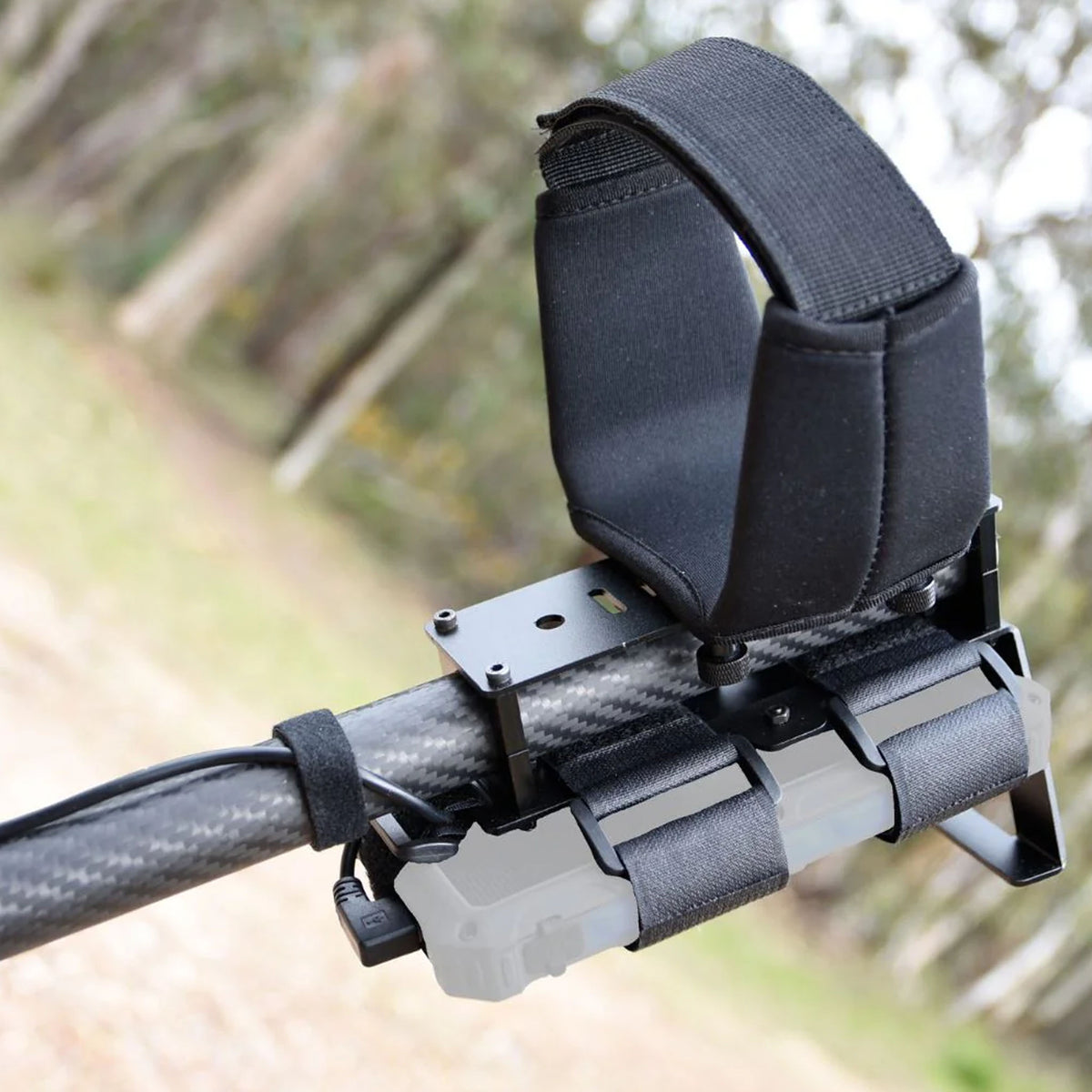 AlgoForce E1500 Plus detector rear view with coil cable and power bank straps