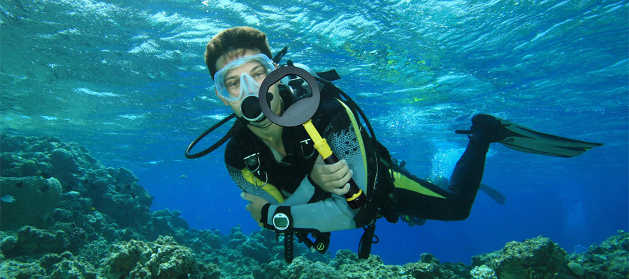 Nokta Pulse Dive 2-1  being used by a scuba diver 