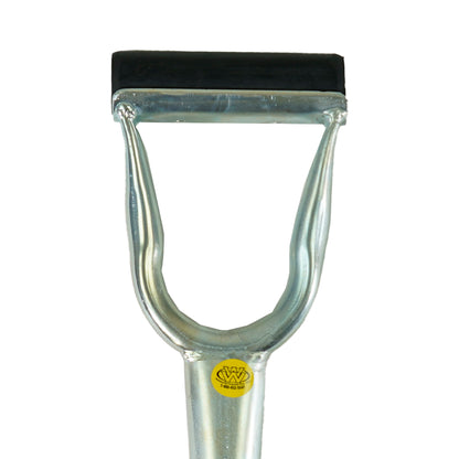 Close up of the D handle on the King of Spades 40-inch shovel.