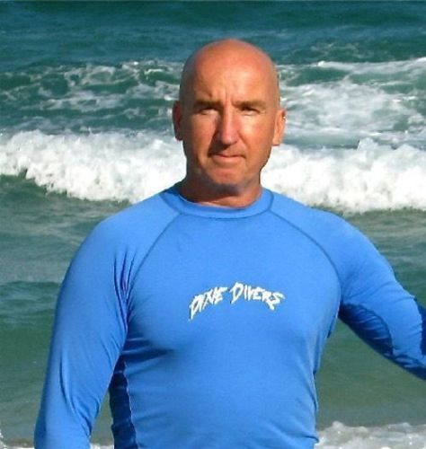 Gary Drayton Hardcore Beach Hunting book opened showing metal detecting techniques and tips