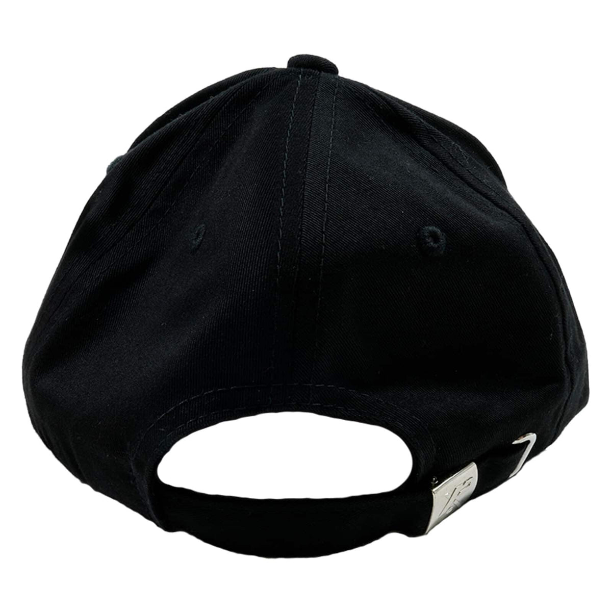 Close-up of embroidered XP Deus II logo on cap front