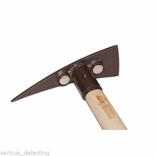 Close-up of the Apex Badger pick head showing the three super magnets set into the steel